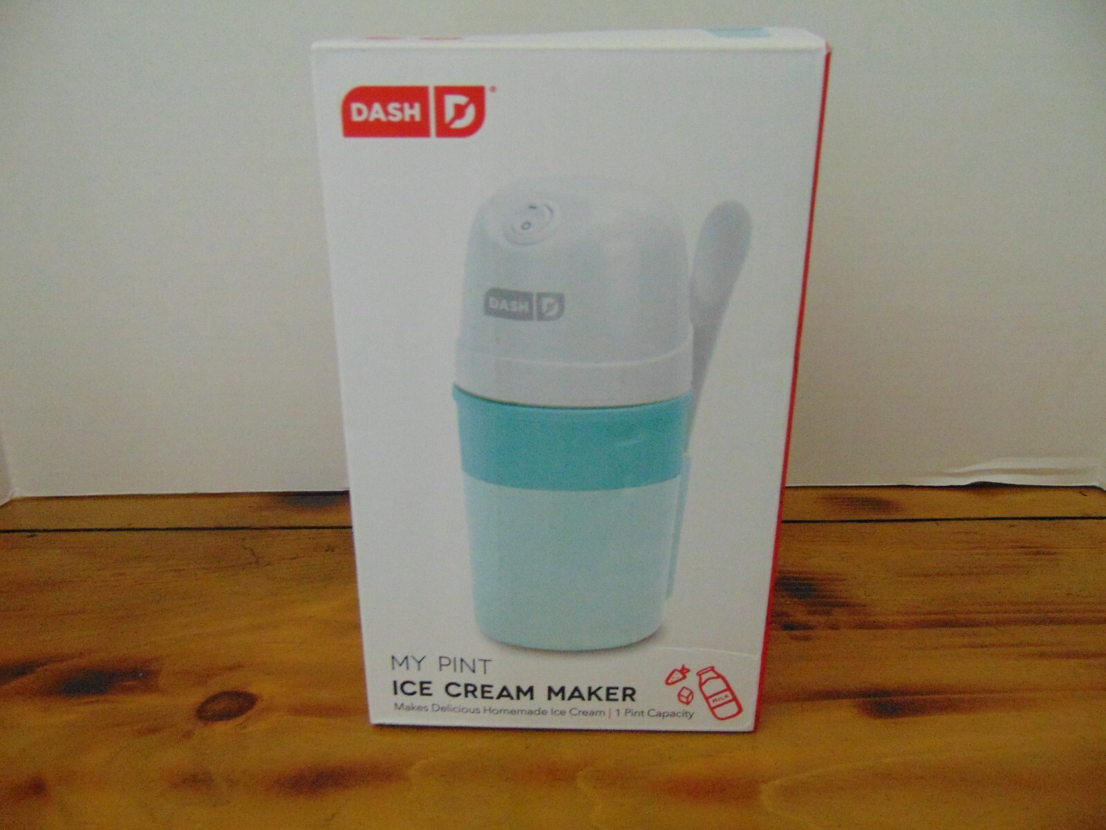 Dash My Pint Ice Cream Sorbet Yogurt Gelato Maker Aqua & White NOB Never Used
