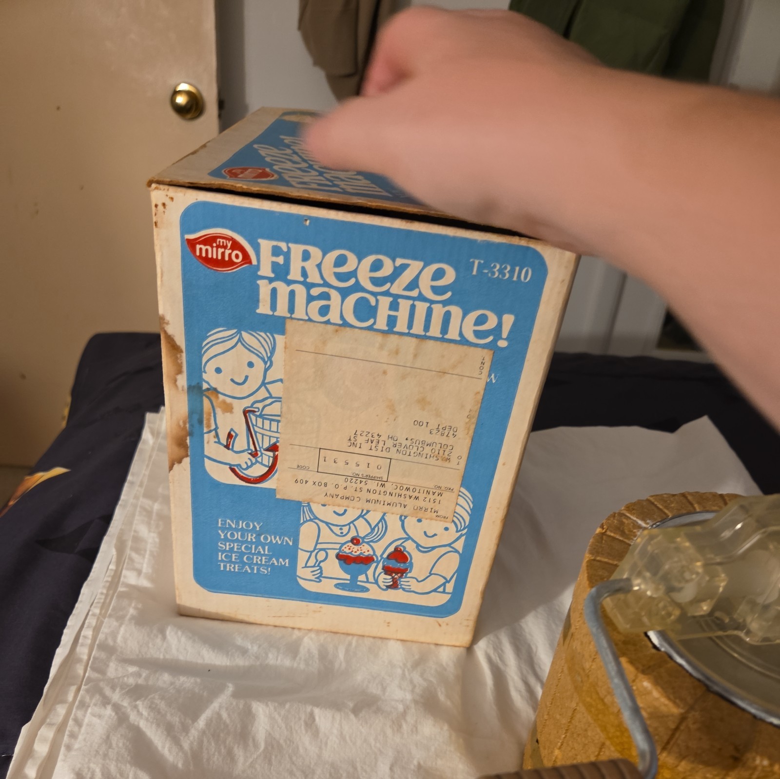 Vintage Mirro Freeze Machine T-3310 Hand Crank Ice Cream Maker w/ Box
