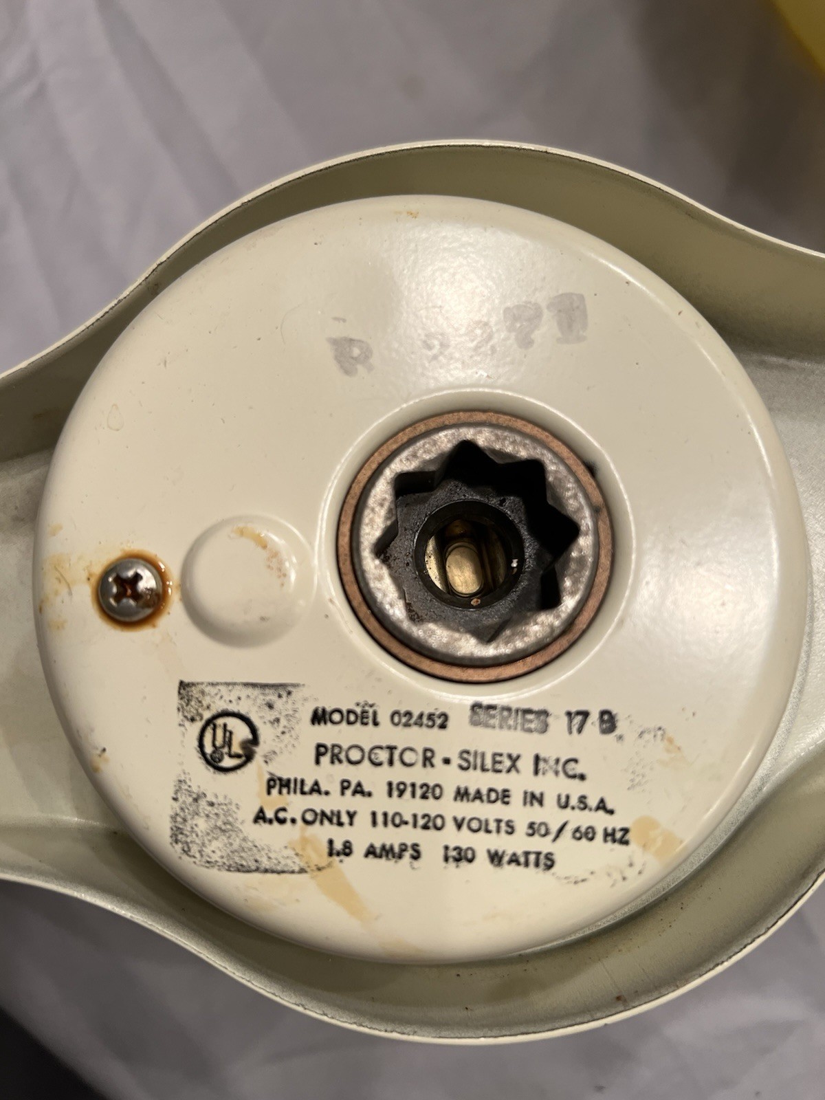 Vintage 1970’s 4 QT Proctor-Silex Electric Ice Cream Maker Banana Yellow 02452