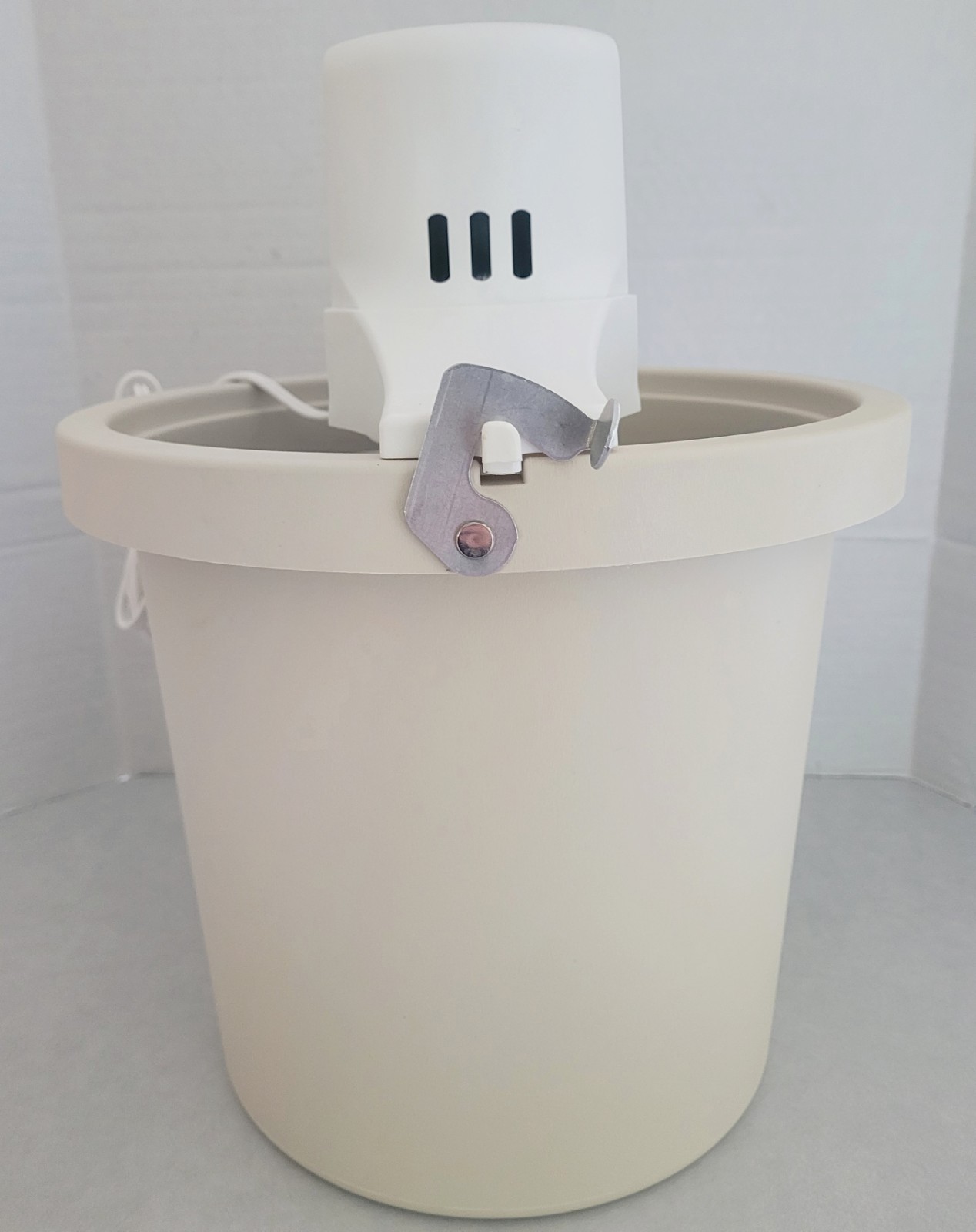 Rival Ice Cream & Yogurt Freezer Maker 8401 USA 4 Quart Electric Vintage