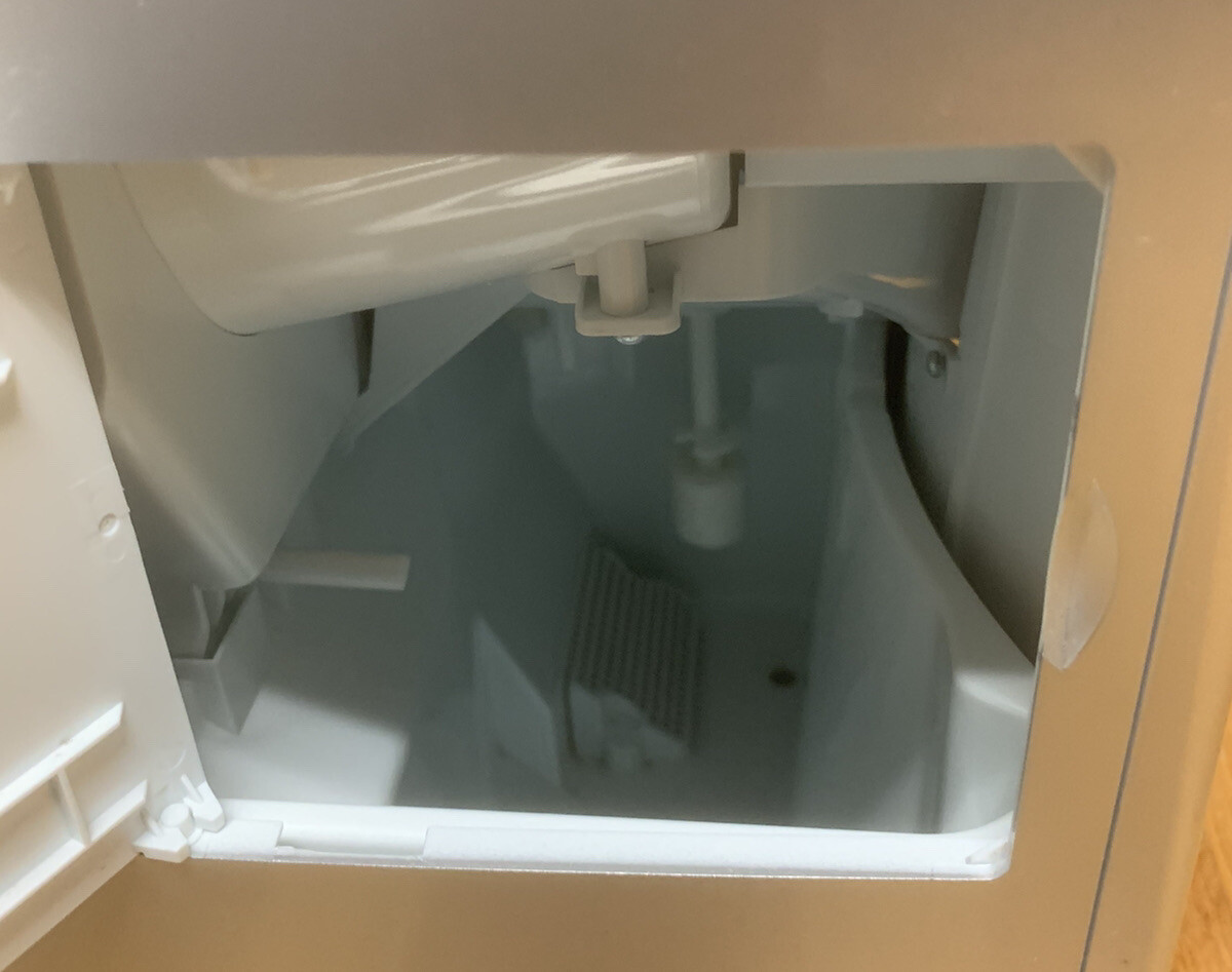 Whynter Compact Portable Ice Maker Countertop Model : IDC-221SC