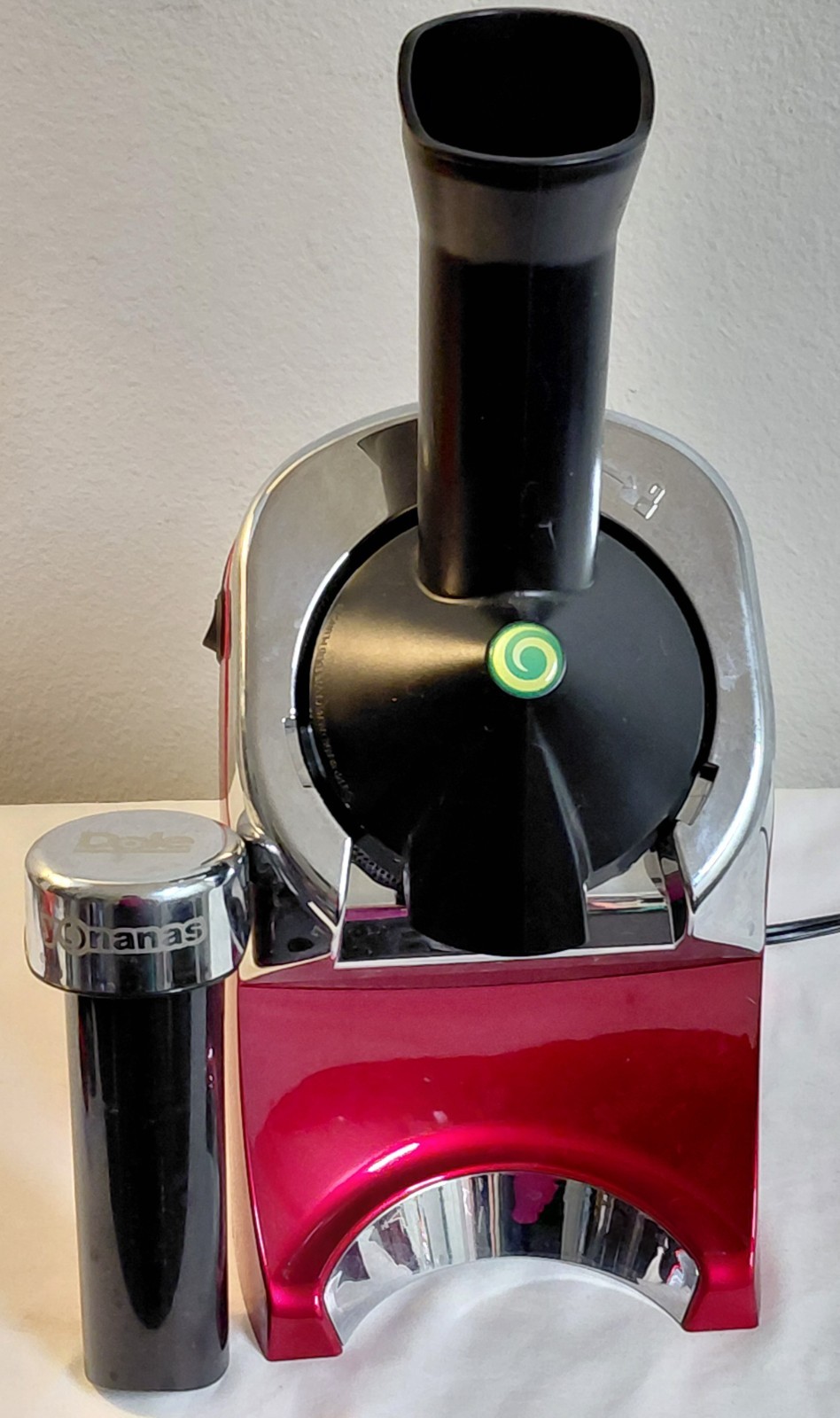 Yonanas Deluxe Frozen Fruit Soft Serve Dessert Maker Red Chrome 200W Tested
