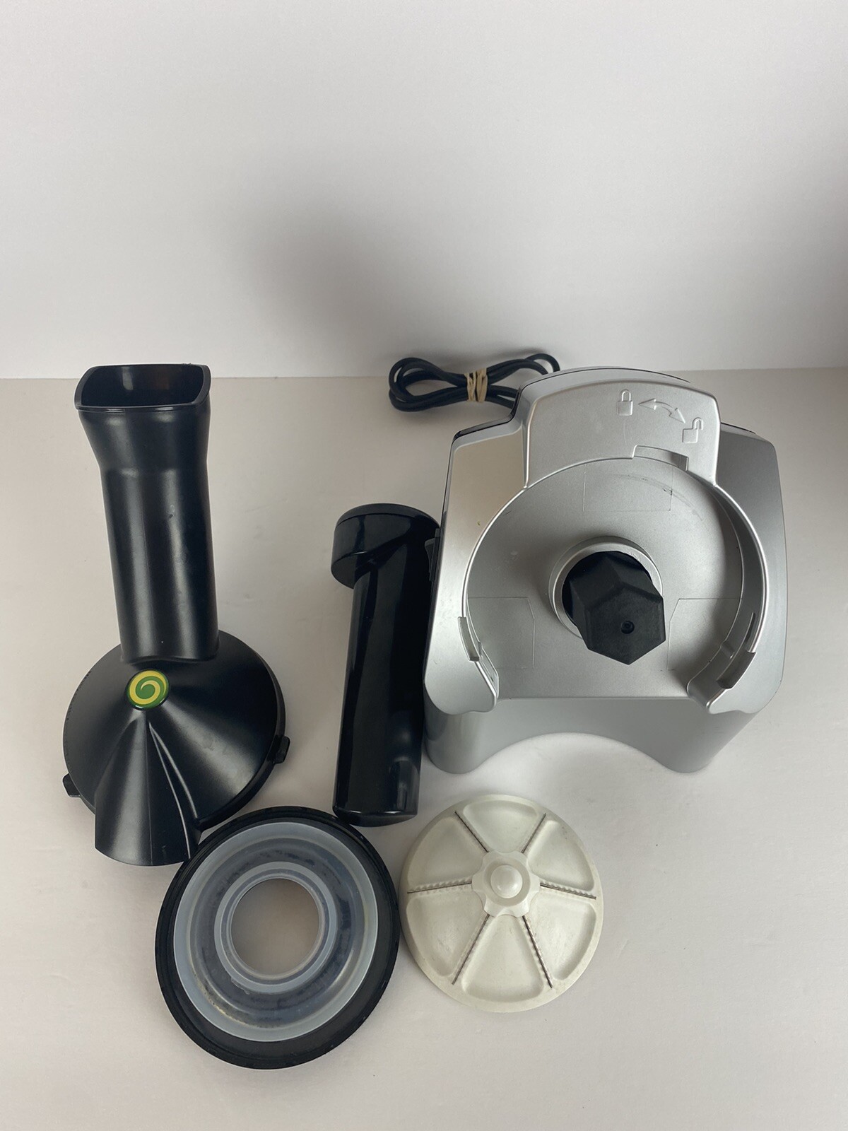 Yonanas Deluxe Ice Cream Frozen Yogurt Treat Maker Black Silver Dole Model 901