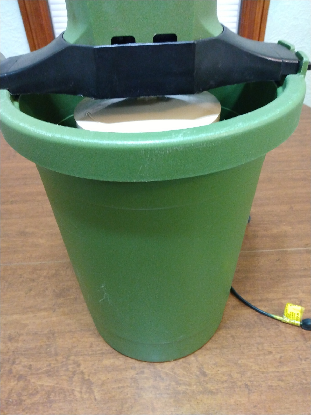 Richmond Cedar Ice Cream Maker Freezer Electric 4 quart Model 71 Working