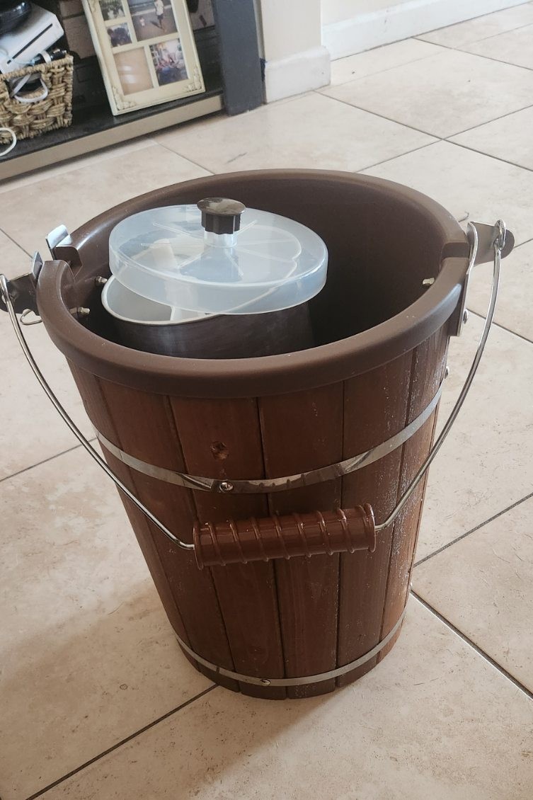 Nostalgia WICM6S 6 Qt. Wood Slatted Bucket Ice Cream Maker – Power Tested