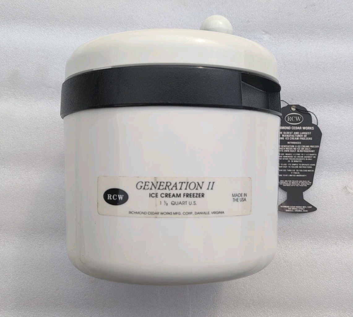 Richmond Cedar Works Generation II 1.5 Quart Ice Cream Freezer with Box. NEW.