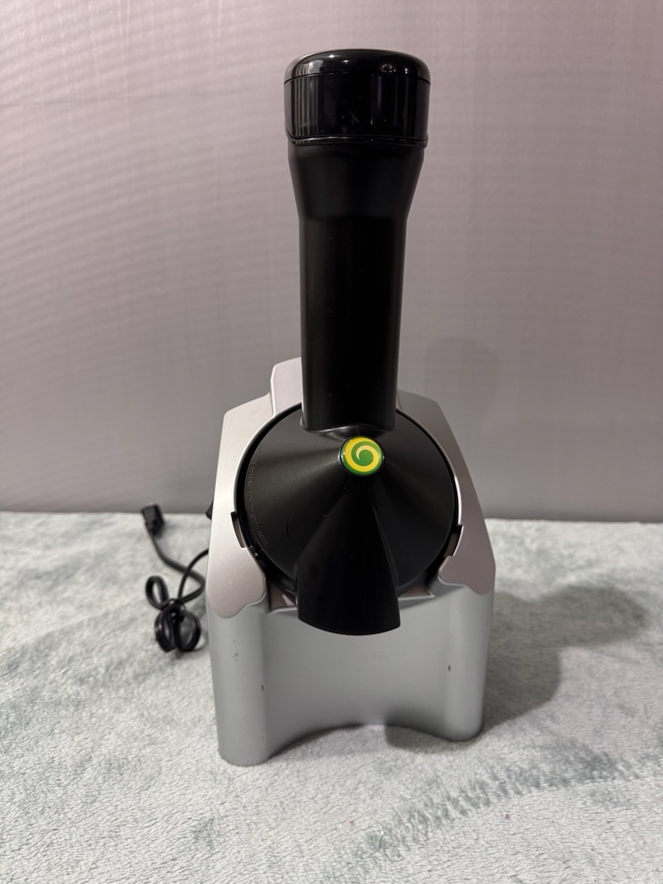 Deluxe Ice Cream Frozen Yogurt Treat Maker Yonanas Black Silver Dole Model 901