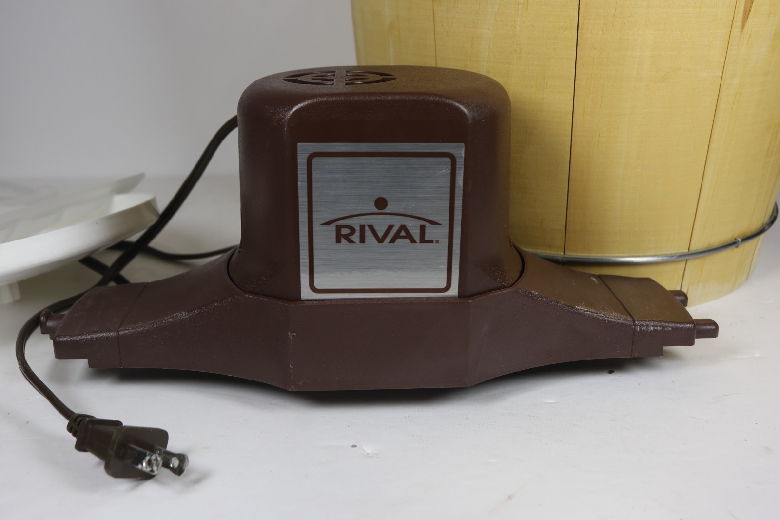 Rival Ice Cream Maker Select 8550 5 QT 40 Servings Machine Wood Bucket
