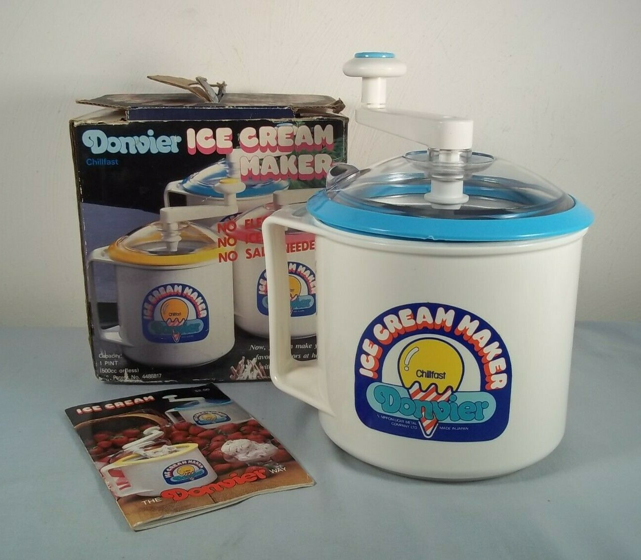 Vintage Donvier Chillfast Ice Cream Maker 1-Pint Hand Crank Blue Rim