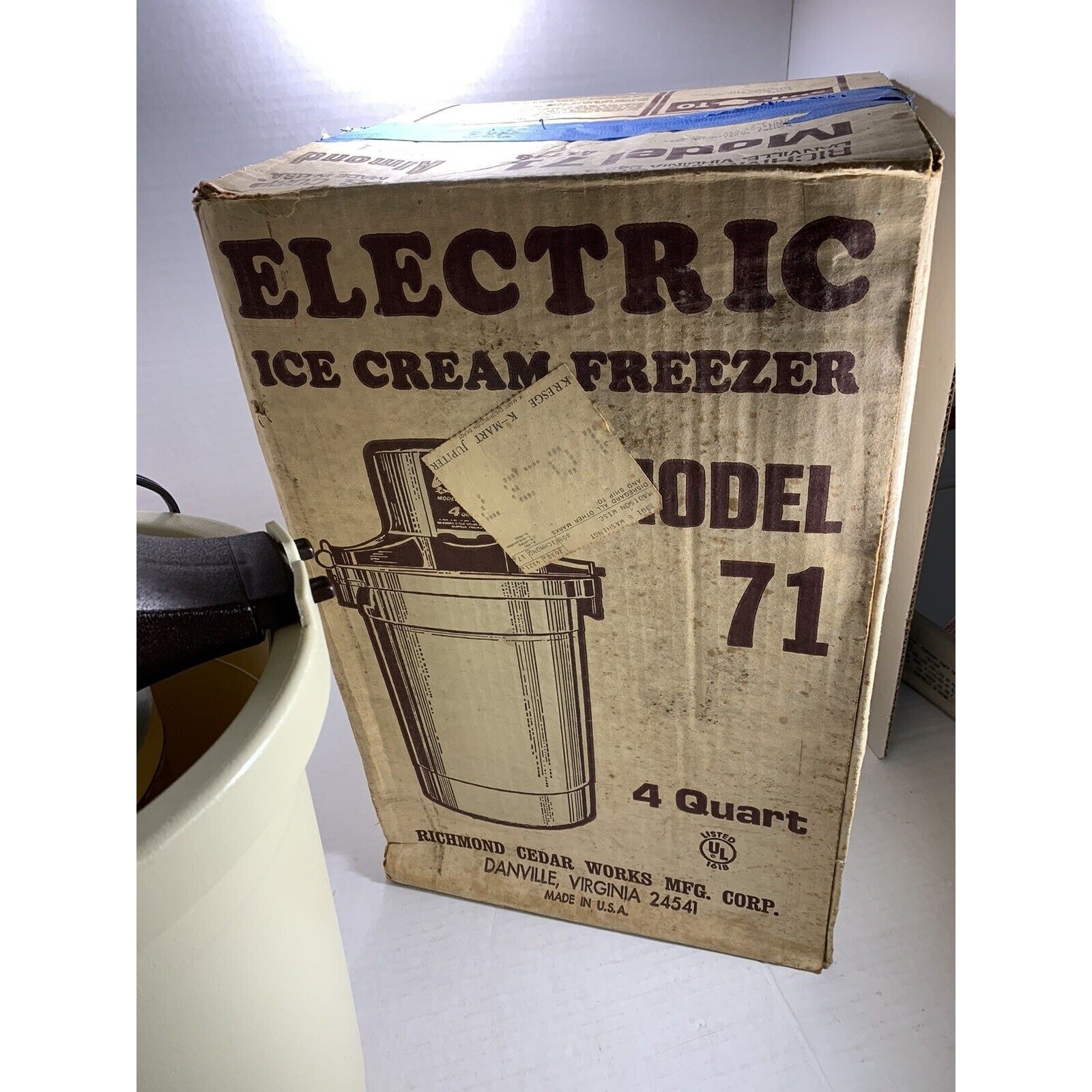 Richmond Cedar Works 4 Quart Electric Ice Cream Freezer Almond Model 71 Vintage
