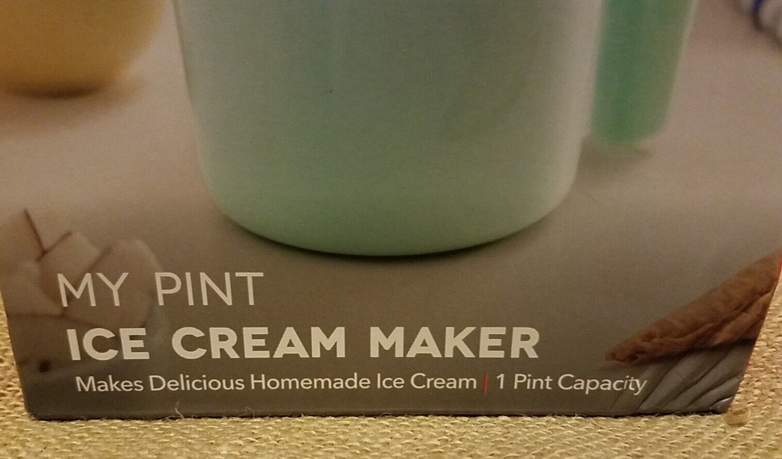 Dash My Pint Ice Cream Sorbet Yogurt Maker Aqua White Appliance – Brand New