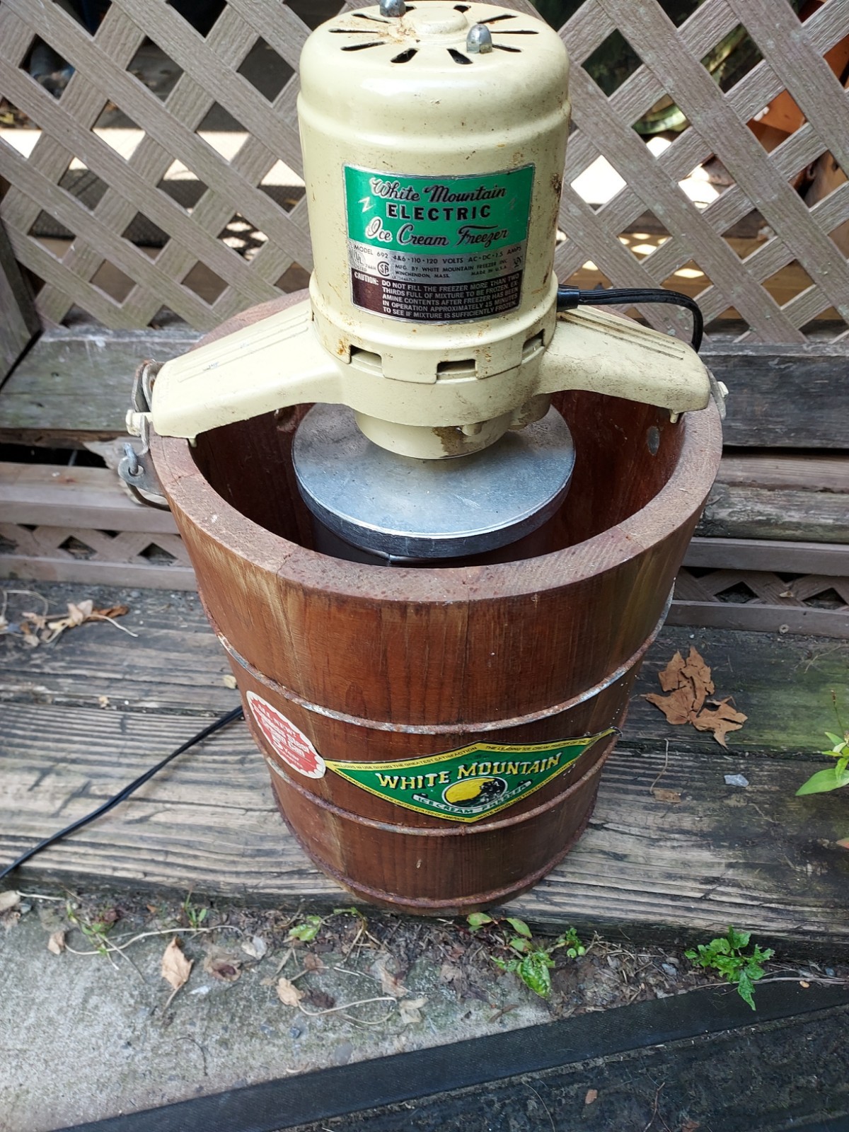 VTG WHITE MOUNTAIN 6 QUART ELECTRIC ICE CREAM FREEZER