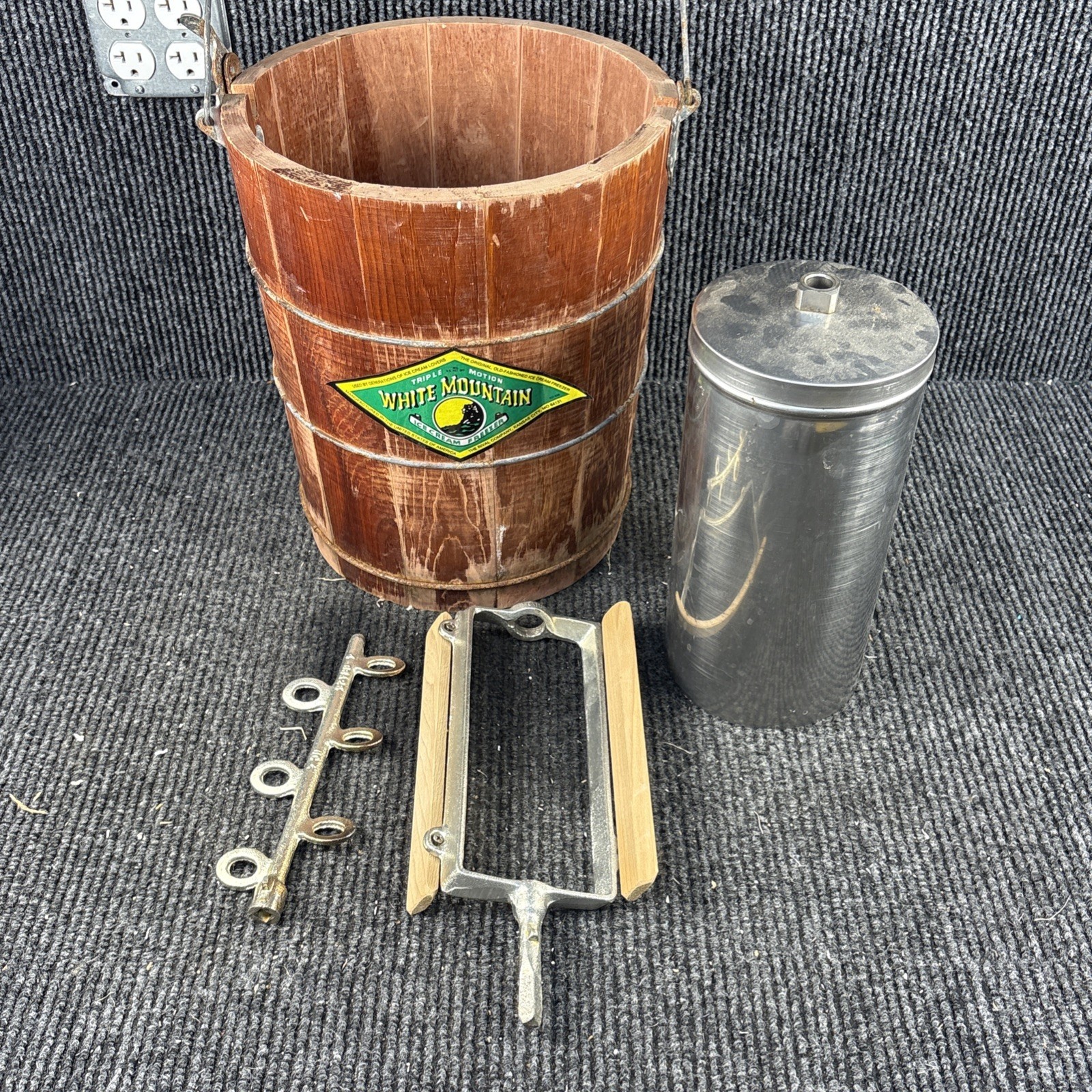 White Mountain 6-Quart Ice Cream Maker Wooden Bucket Canister Lid Paddle Dasher