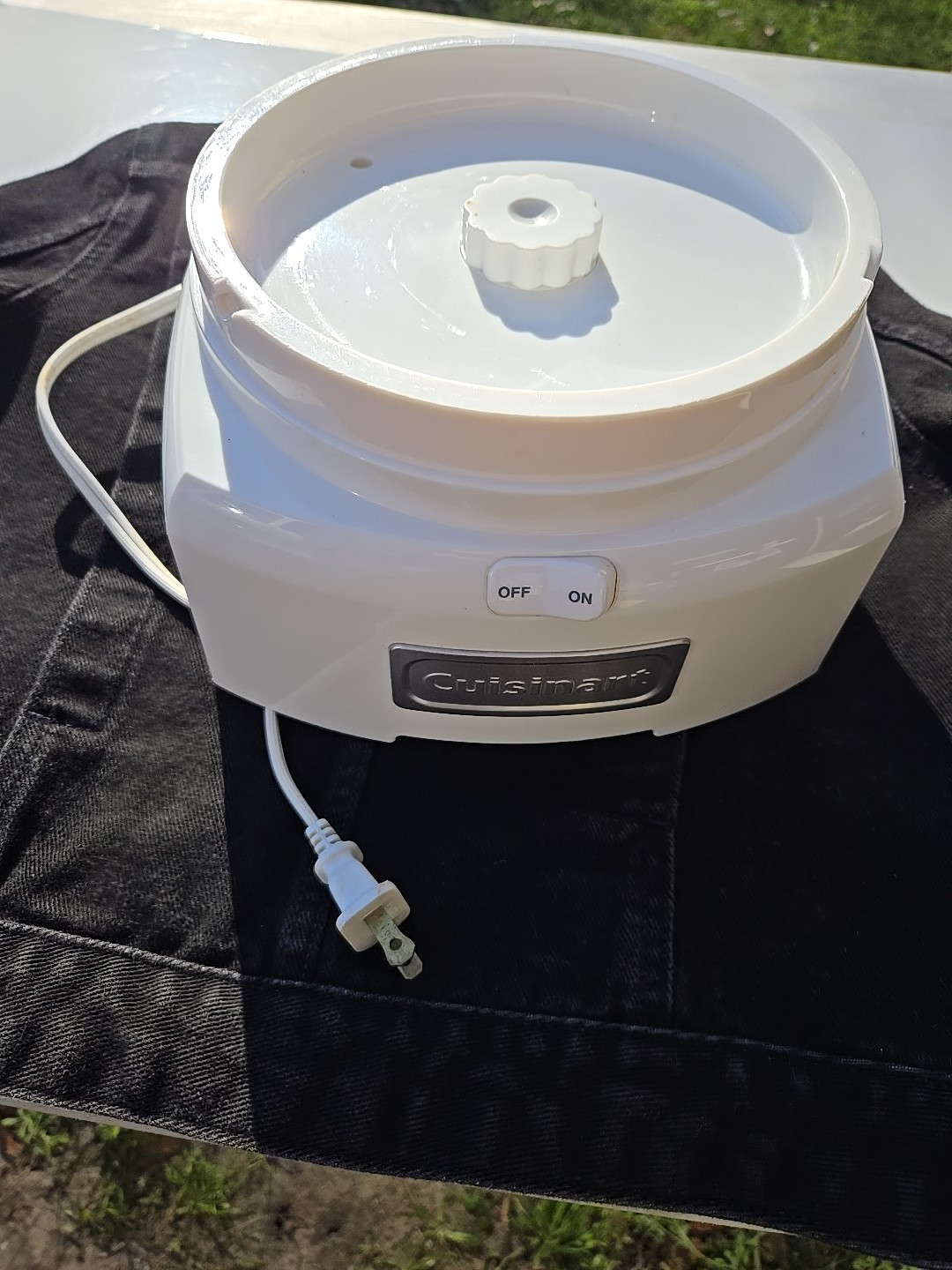 Cuisinart Ice Cream Ice-21 Frozen Yogurt Sorbet Maker Motor Base White