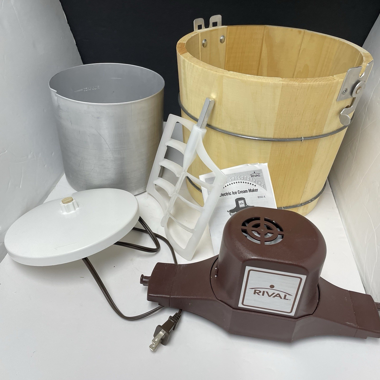 Rival Ice Cream Maker Select 8550 X 5 QT 40 Servings Machine Wood Bucket