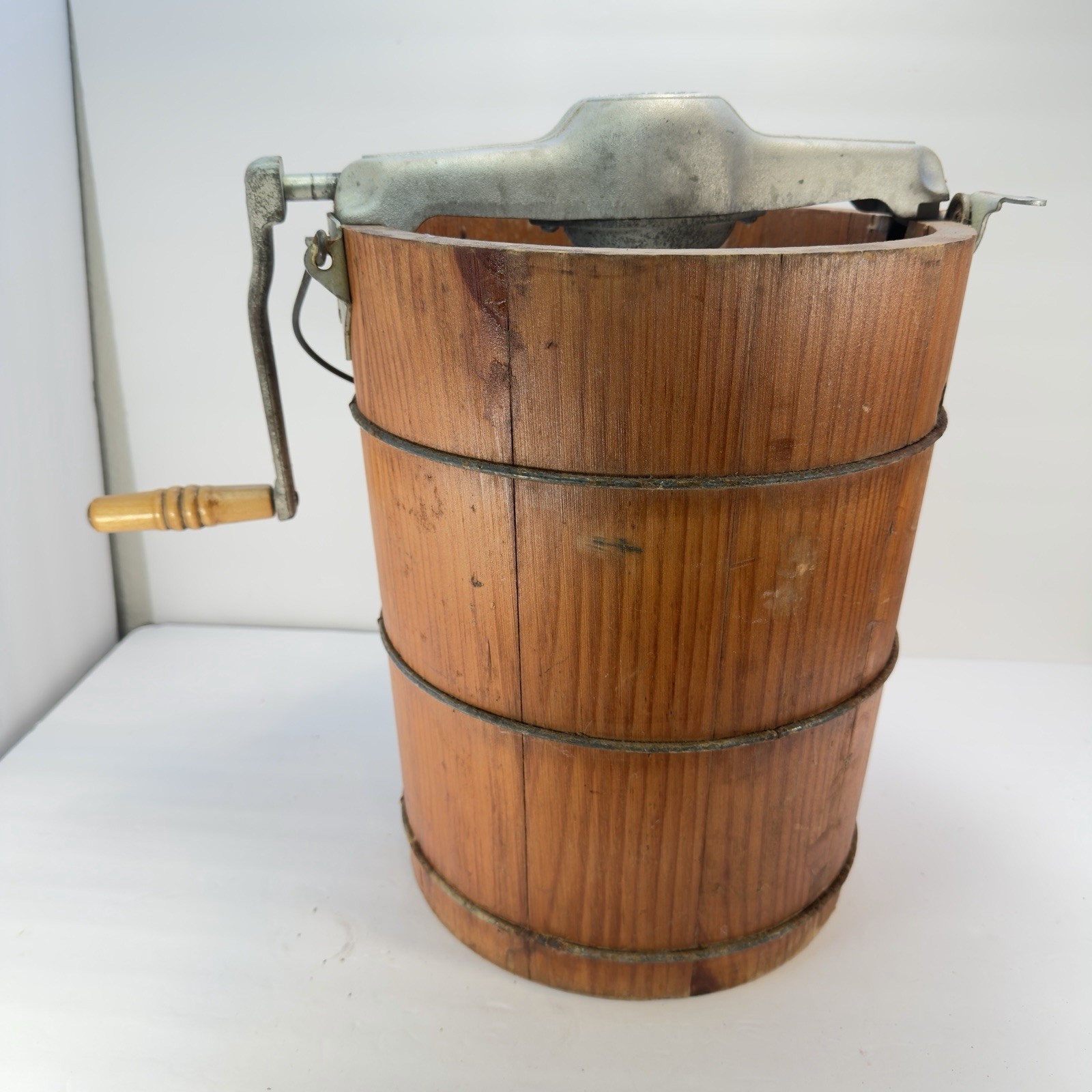 Vintage White Mountain 4 Qt Hand Crank Wooden Barrel Ice Cream Maker