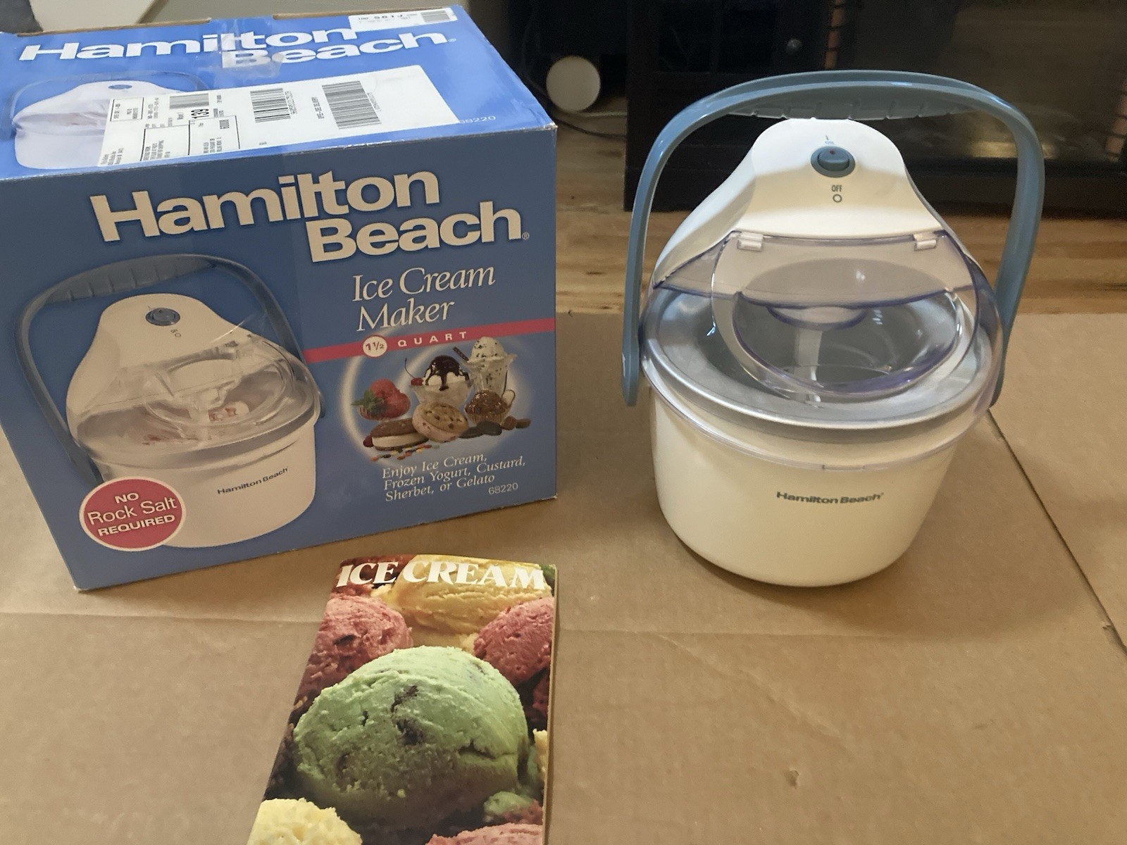 Hamilton Beach Ice cream Maker 1 1/2 Quart. 68220 New open Box W/ Recipe Book