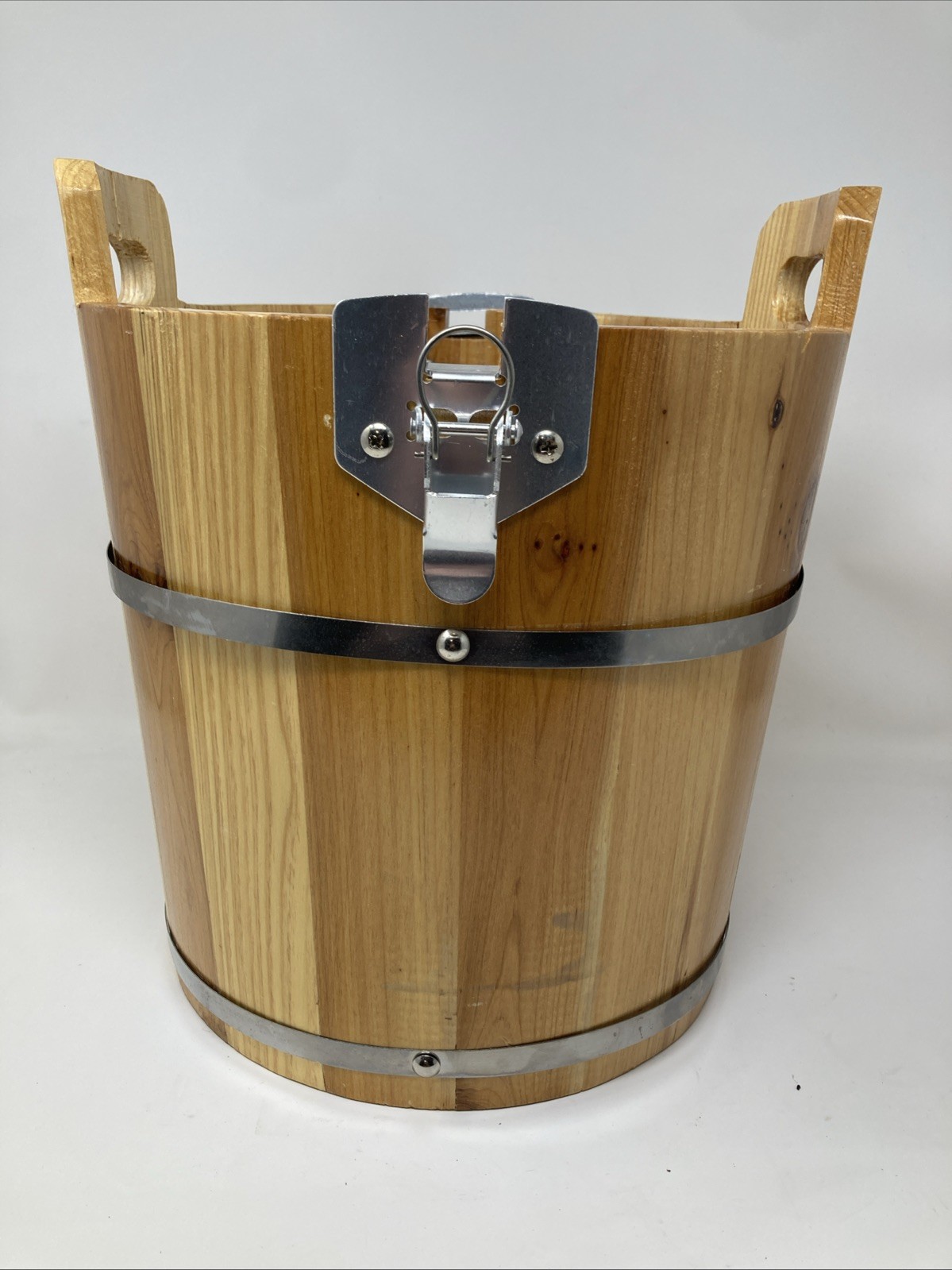 OSTER BRAND WOOD BUCKET AUTOMATIC ELECTRIC MOTOR POWERED 4 QT ICE CREAM MACHINE