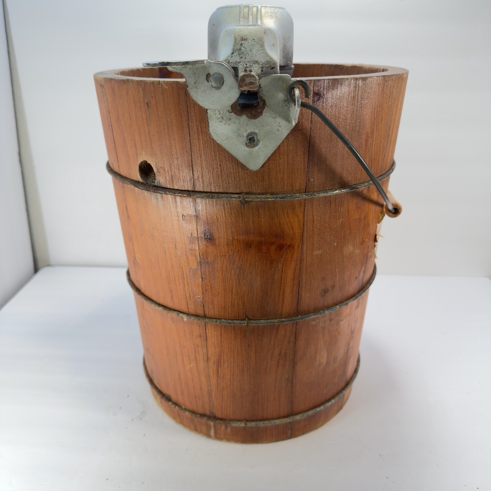 Vintage White Mountain 4 Qt Hand Crank Wooden Barrel Ice Cream Maker