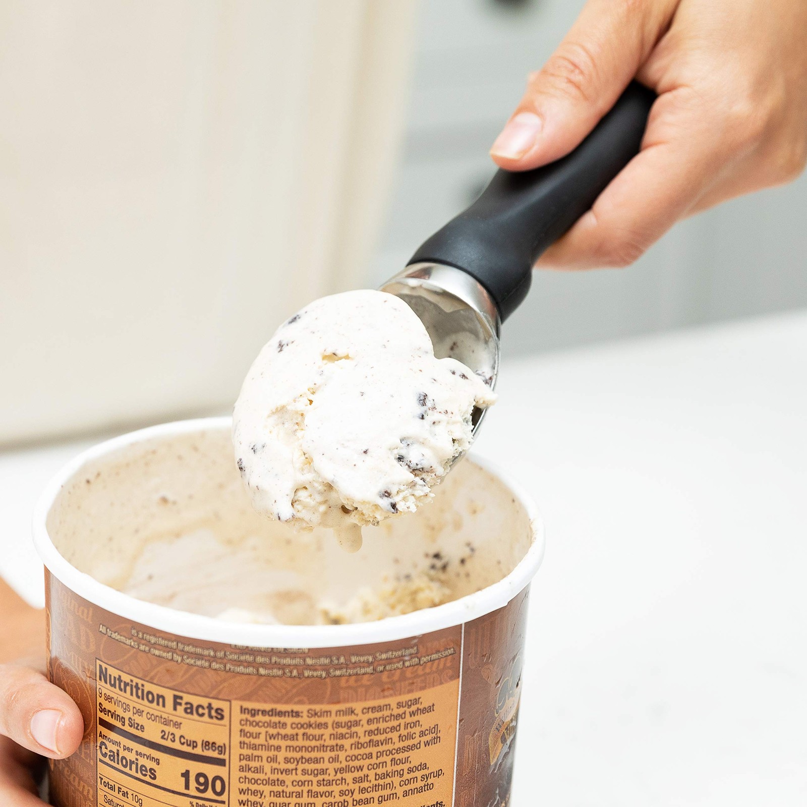 Spring Chef 18/8 Stainless Steel Ice Cream Scoop 8.4″ x 2.1″ x 1.7″, Black