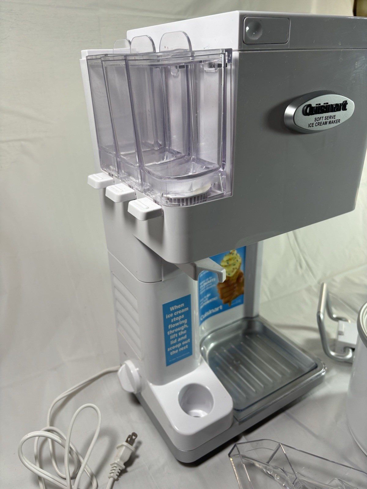 Cuisinart ICE-45 Mix Serve 1.5-Quart Soft Service Ice Cream Maker – White Used