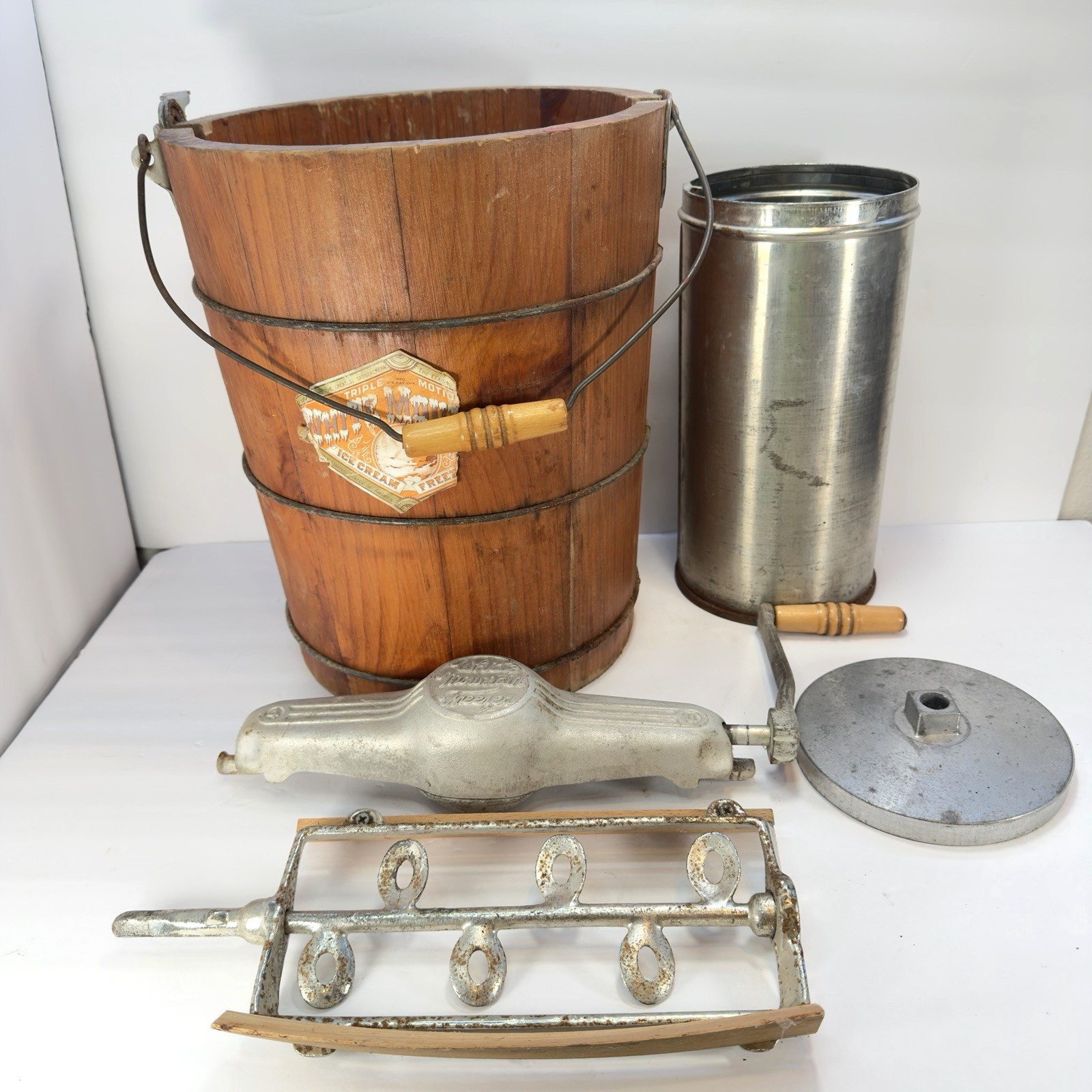 Vintage White Mountain 4 Qt Hand Crank Wooden Barrel Ice Cream Maker