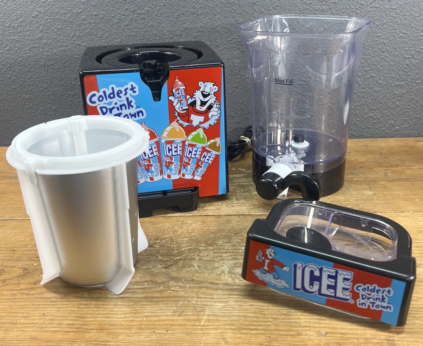 Fizz Creations Icee Slushie Machine 34oz Home Countertop Maker (Used Once)