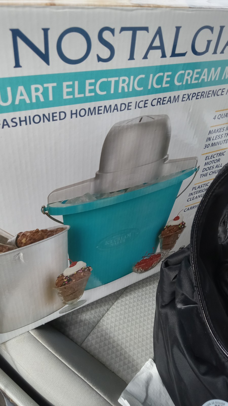 Nostalgia 4-Quart Electric Ice Cream Maker Style Homemade Ice Cream Unused
