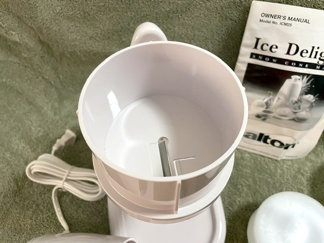 Salton Ice Delights Snow Cone Maker, Frozen Drinks, Frapppes – Model # ICM25