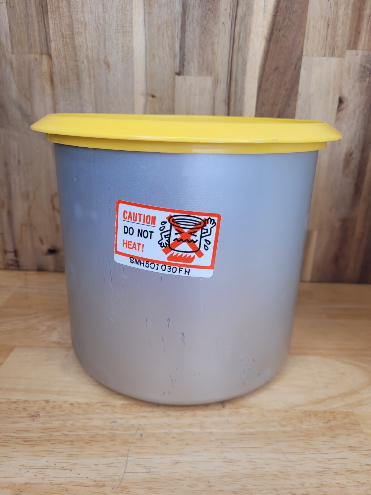 Vintage 1 Quart Or 2 Pints Ice Cream Maker Chillfast W/Yellow Rim Donvier