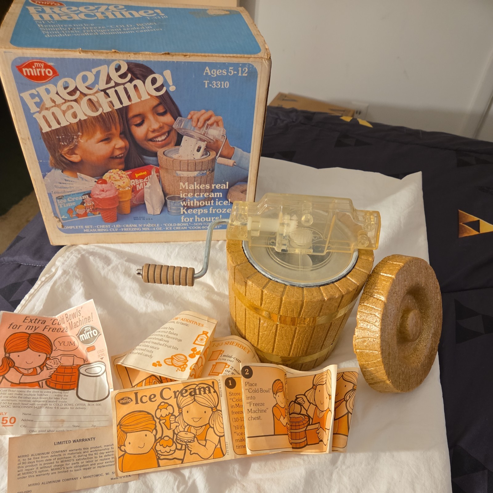 Vintage Mirro Freeze Machine T-3310 Hand Crank Ice Cream Maker w/ Box