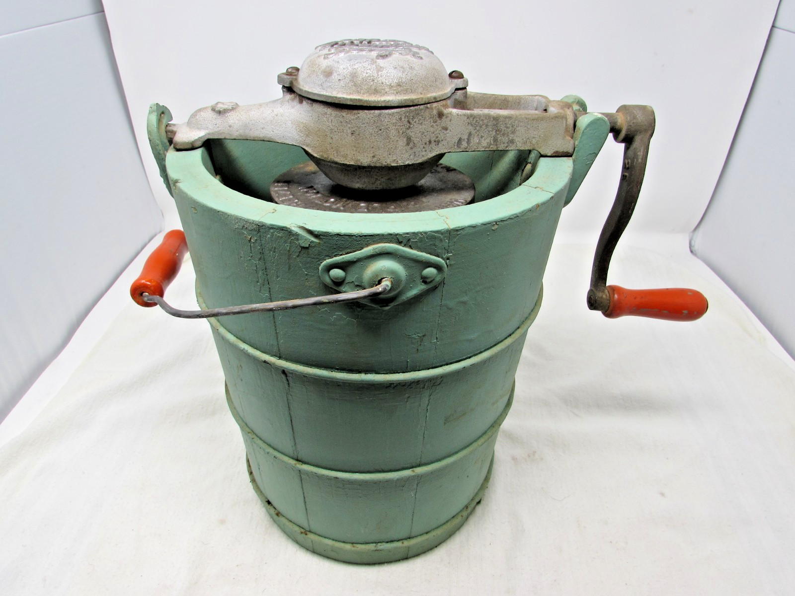 Vintage White Mountain Freezer 2 Qt Ice Cream Maker Solid Wood Pat. June 19 23