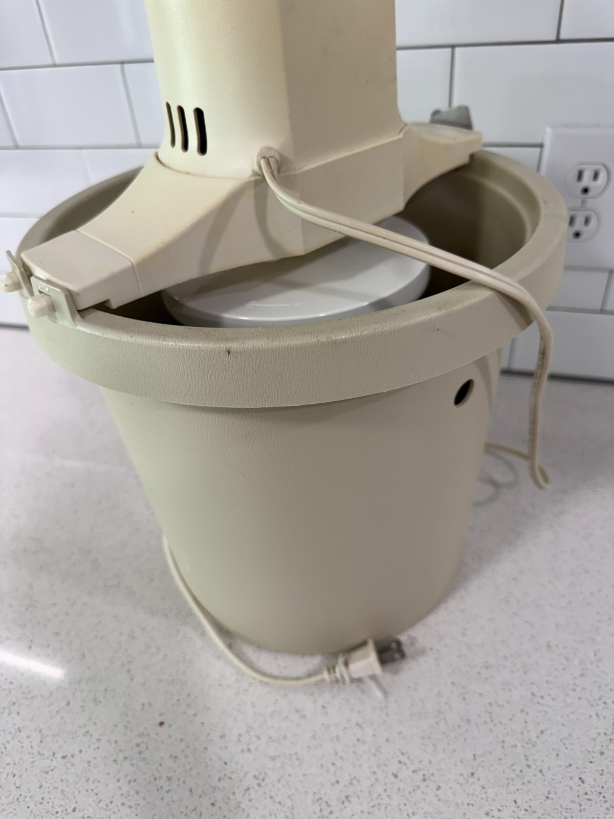 Vintage Rival Electric Ice Cream Maker Model 8401 – complete, works great!
