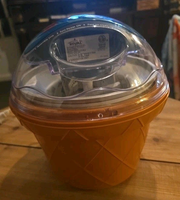 RivalFrozenDelights 1.5 Qt Brand New Ice Cream Maker Model FRRVGL015-BLU NO BOX