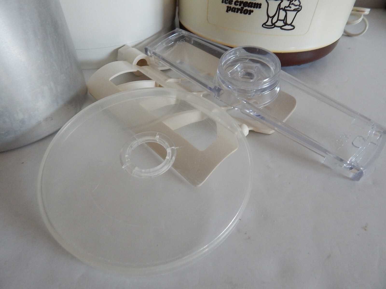 WARING ICE CREAM PARLOR – Counter top design / CF28 Complete unit – Tested