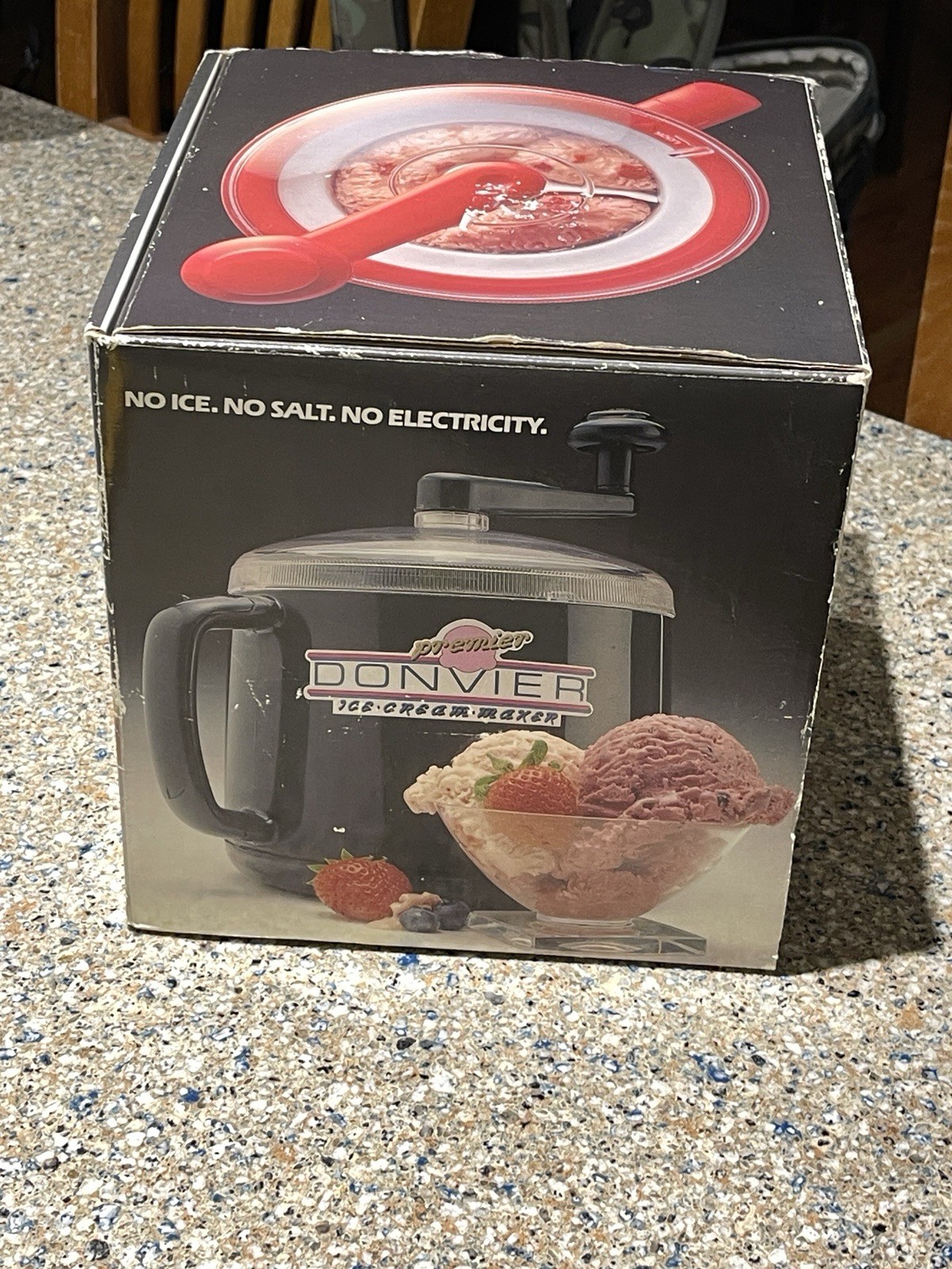 Donvier Ice Cream Maker Chillfast, 1 Pint, Black, Hand Crank White