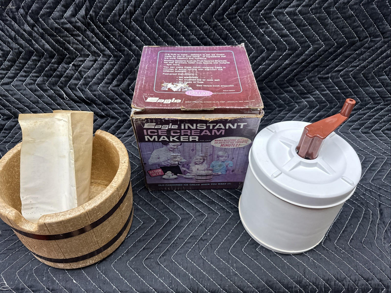 VINTAGE DELUXE EAGLE INSTANT ICE CREAM MAKER In Box