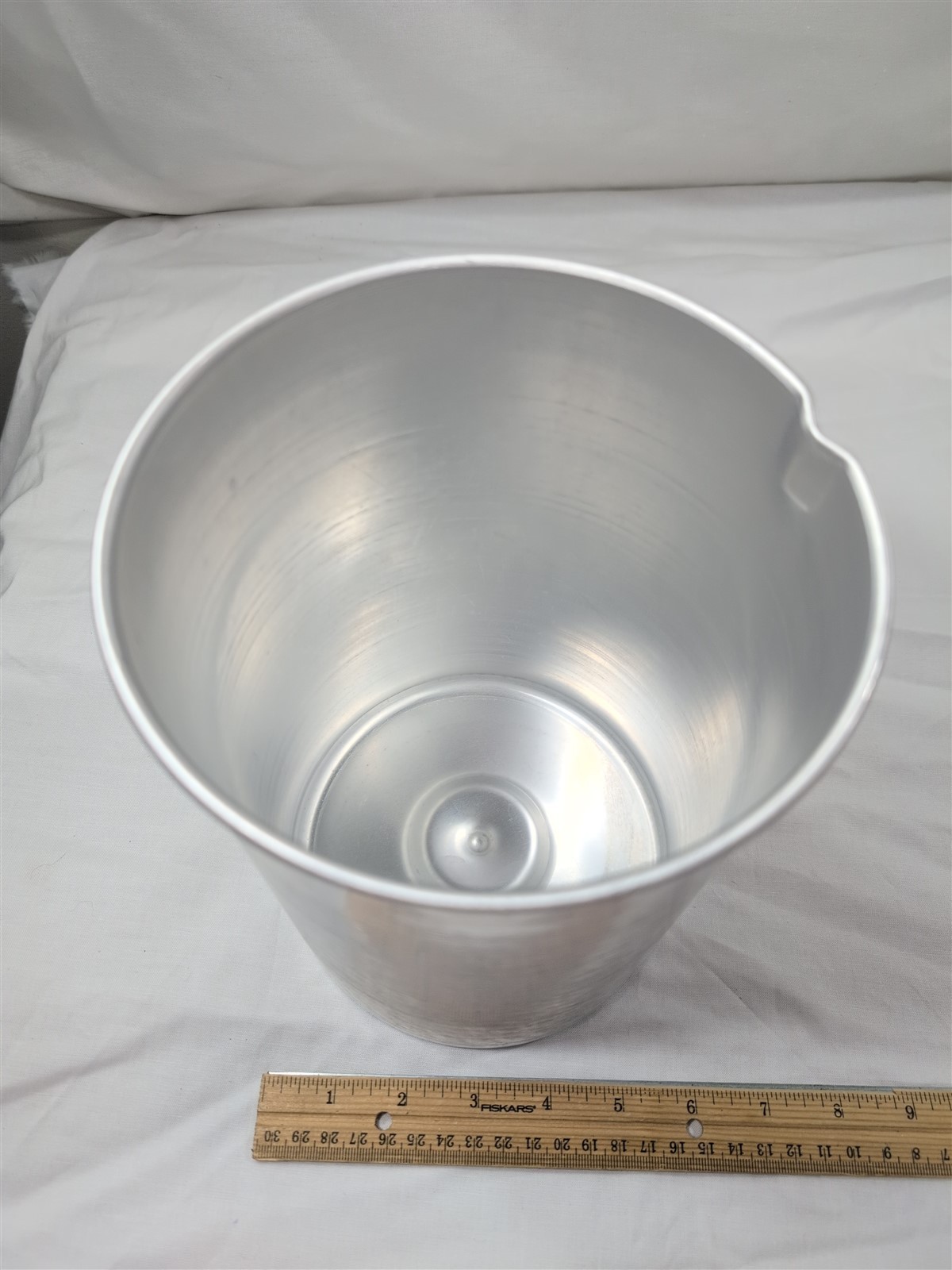 Nostalgia model ICMP4BL 4-QT. Electric Ice Cream Maker Freezing Canister