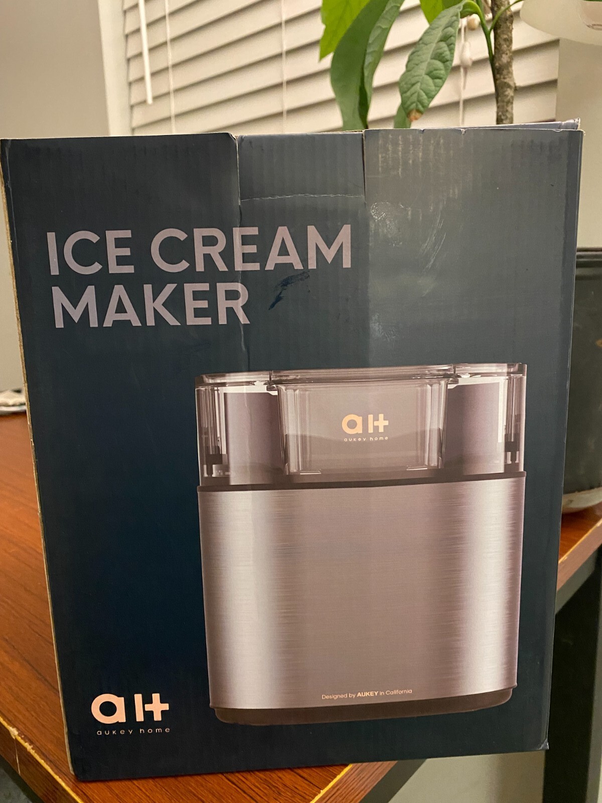 Aukey Home Ice Cream and Yogurt Maker 1.5QT LCD Digital Display and Countdown