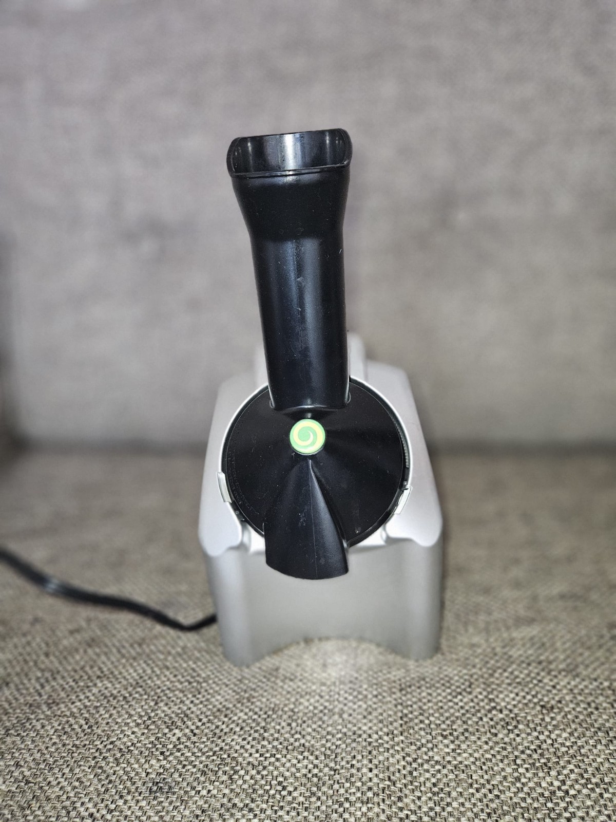Yonanas Frozen Dessert Maker Electric 200W White/Black 0.3 qt Easy Clean 901