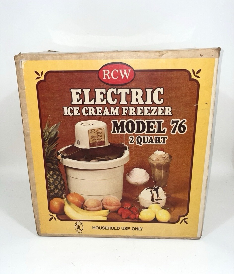 Richmond Cedar Works Electric Ice Cream Freezer Model 76