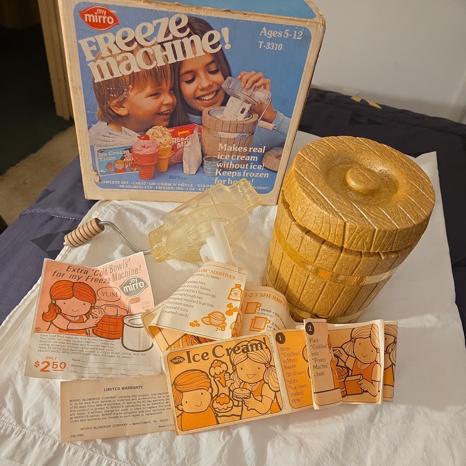 Vintage Mirro Freeze Machine T-3310 Hand Crank Ice Cream Maker w/ Box